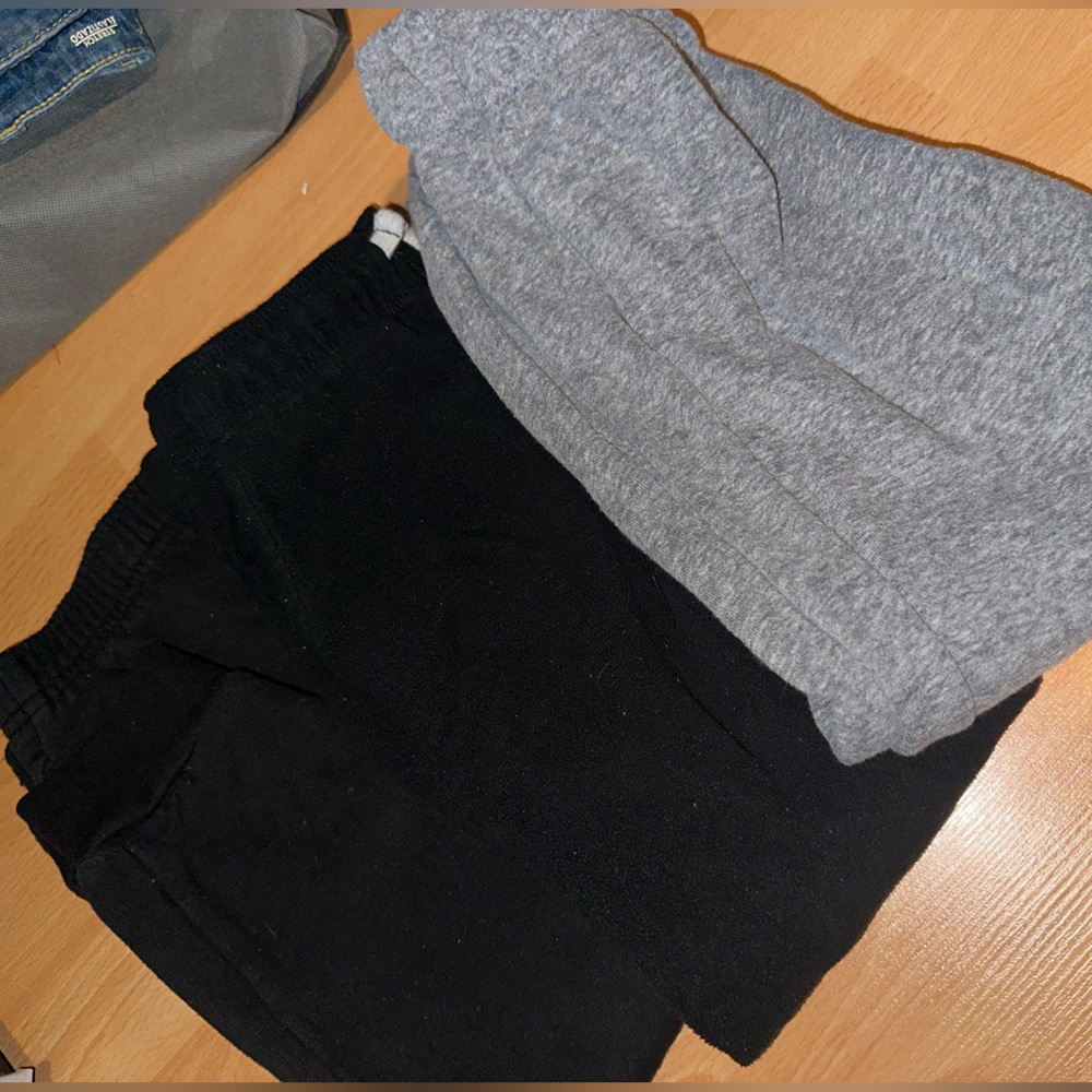 BUNDLE OF SWEATPANTS